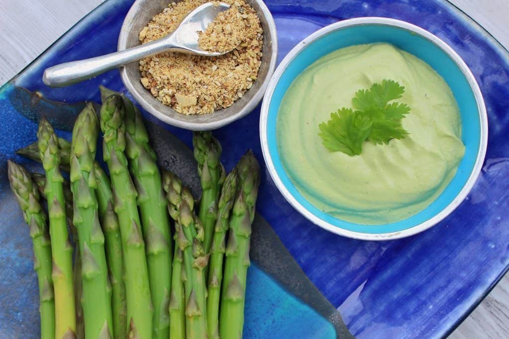 Pistachio dukkah with cashew coriander dip